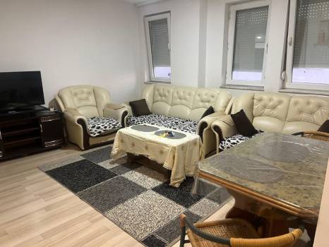 Banesë me qira 3+1 në Fushë Kosovë