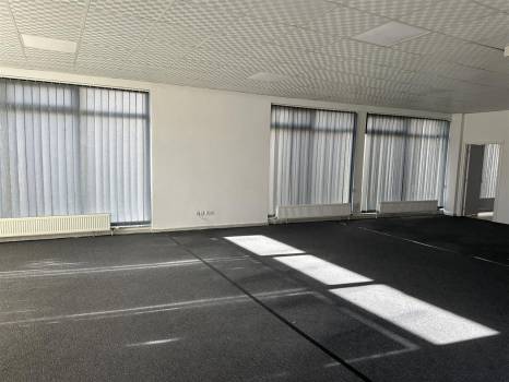 Lokal me qira 250m² në Tophane