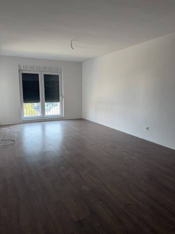 Banesë (Zyrë) me qira në Arbëri (Dragodan)