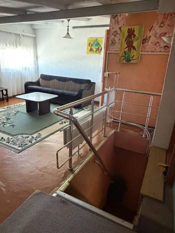 Banesë me qira 3+1 në Pejton