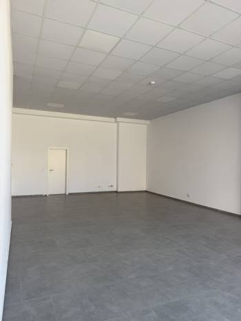 Lokal me qira 70m² në Rrugën A
