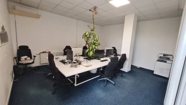 Lokal me qira 64m² në Bregun e Diellit