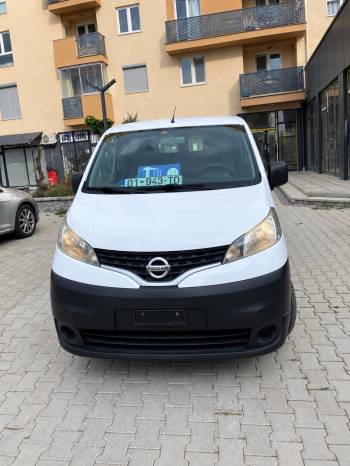 Nissan nv200